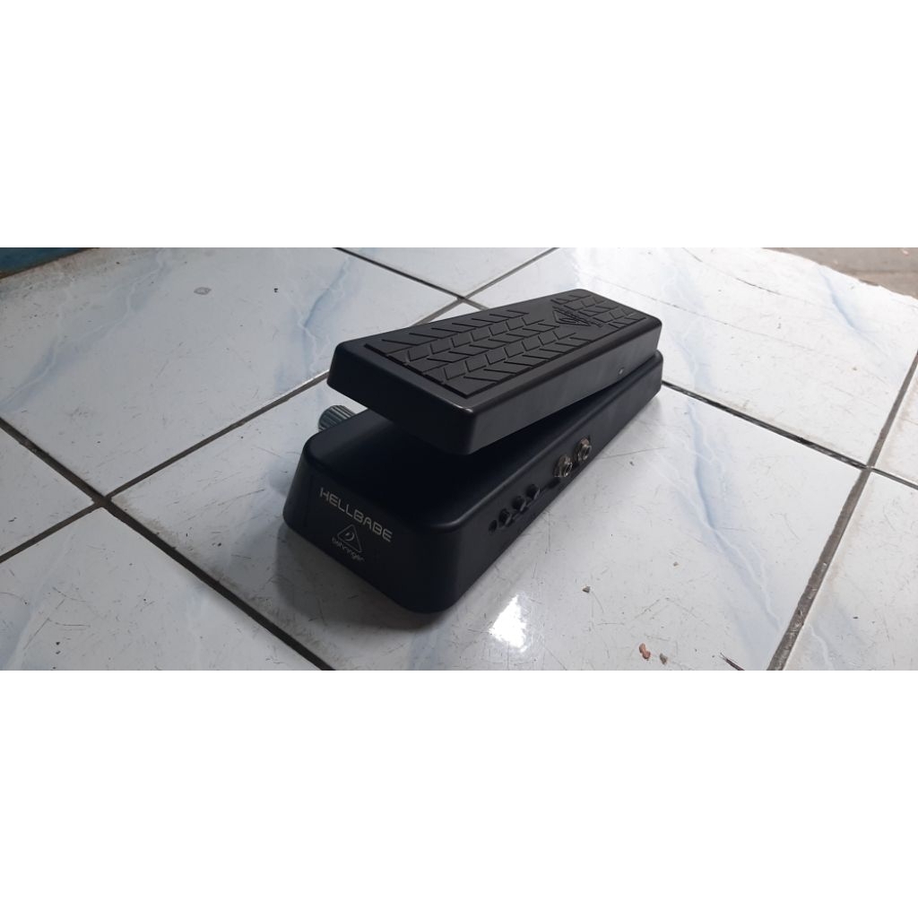 efek pedal wah hellbabe behringer