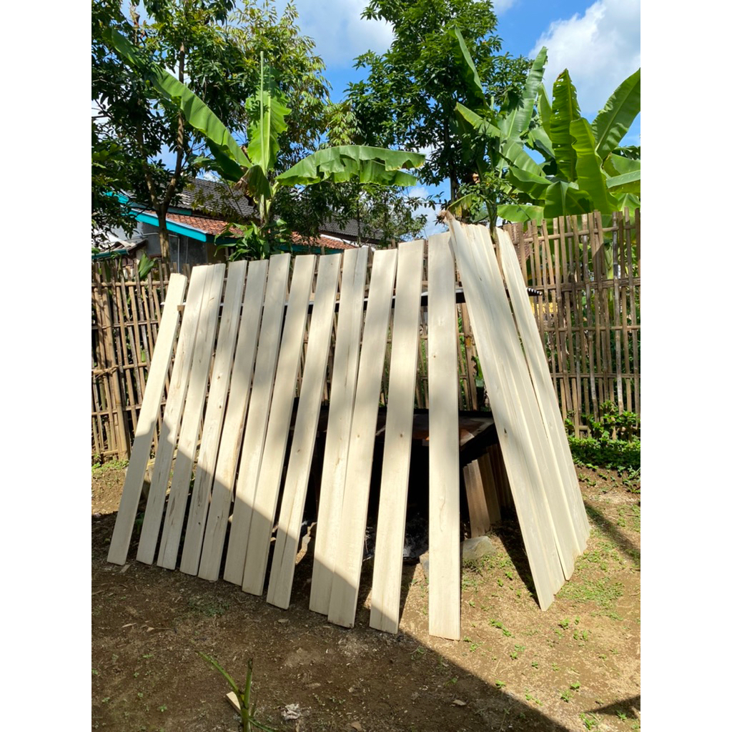 KAYU PAPAN 2x15x200cm bahan kayu ganitri sudah di serut halus