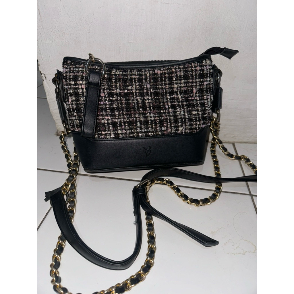 PRELOVED TAS FEMMEBRAVILE (DETAIL DI CAPT)