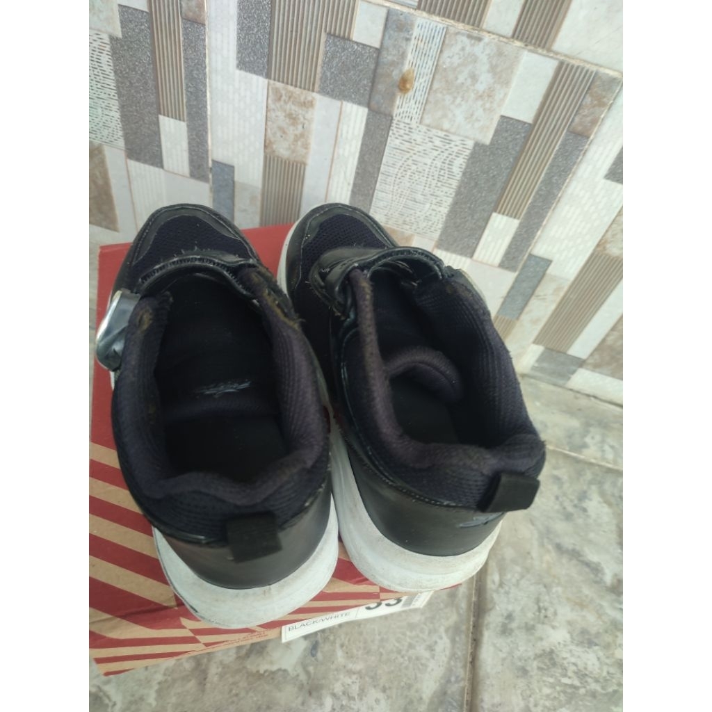 preloved sepatu anak sekolah