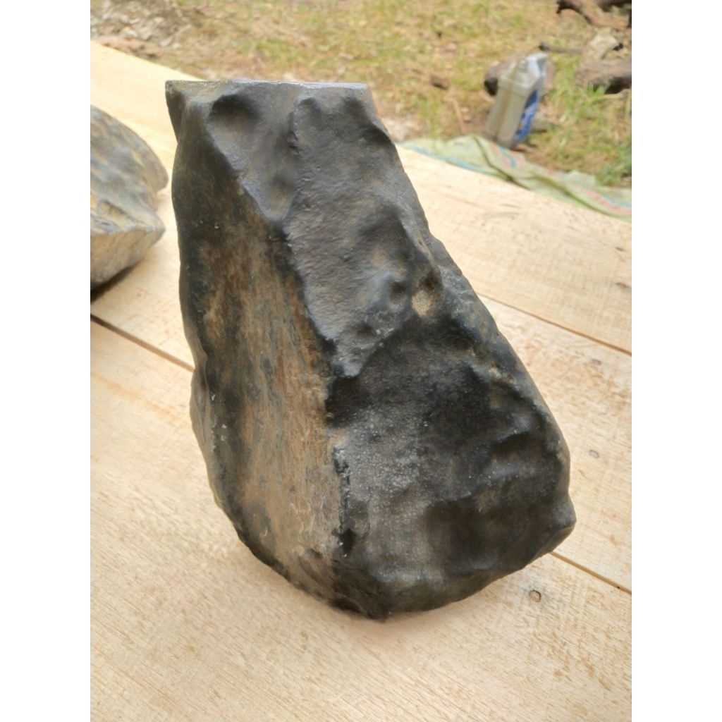 Iron Stony Meteorite 5100 grams. Pola Batu Meteor Bagus. Nempel Magnet.   Collector /Riset Penelitia