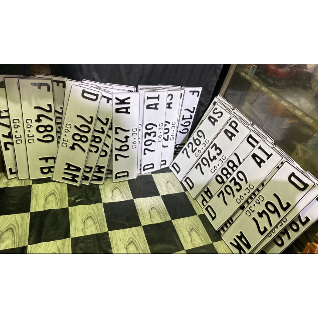 *PLAT MOBIL STANDAR HITAM PUTIH FONT BARU LAMA*