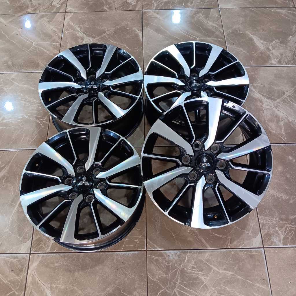 Velg Bekas OEM Copotan Mobil Pajero Sport Ring 18 Baut 6x139,7 Balck Polis