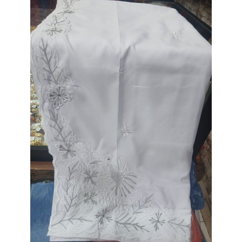 kain lembaran/Kamen lembaran bali pjng kain 2,20cm spesial warna putih kombinasi silfer