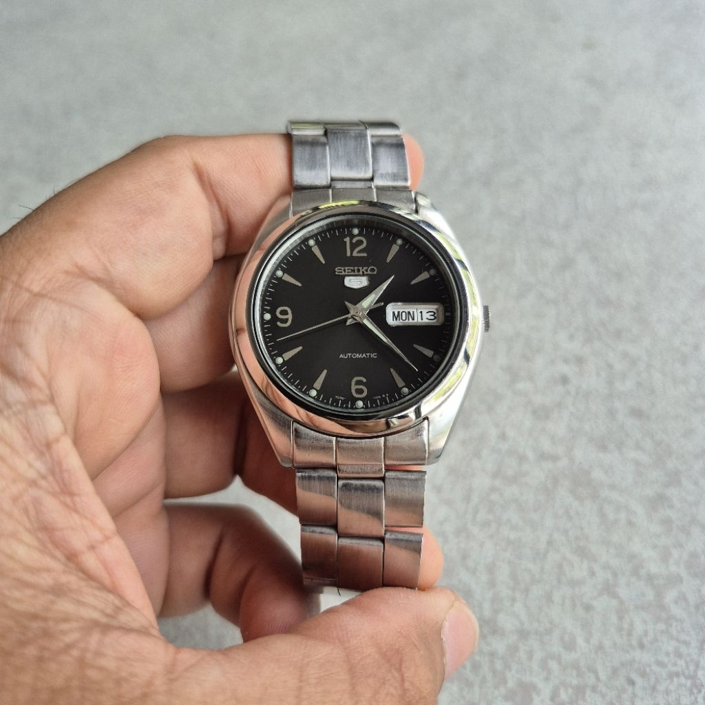 Seiko 5 SNX123K1 Black Dial 7S26