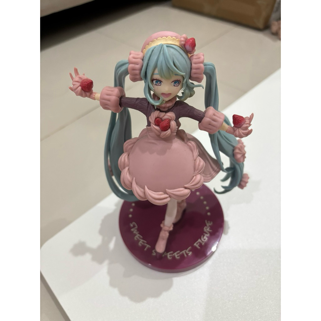 BIB Figure Hatsune Miku Sweet Sweet Strawberry Original