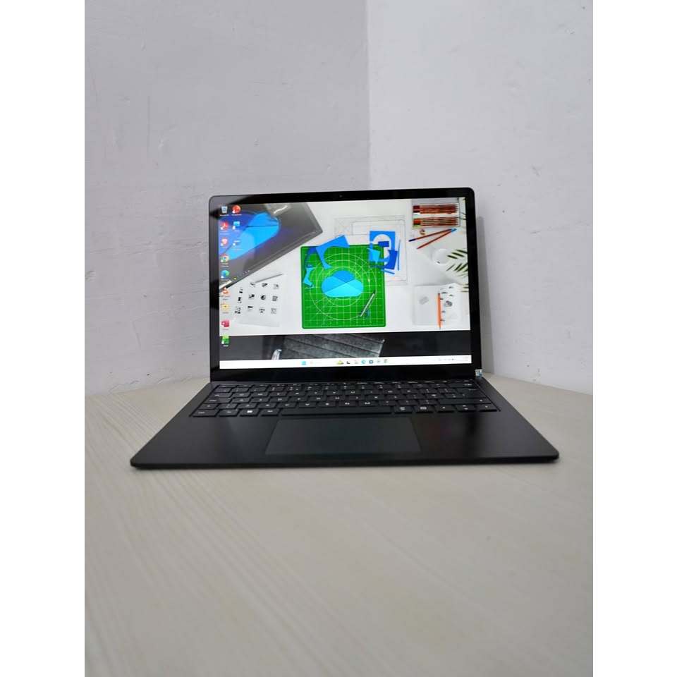 Microsoft Surface Laptop 4 | Intel Core i7-1185G7 | RAM 16/256 SSD | 13.5” 2K PixelSense Display