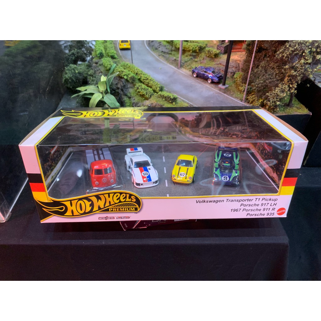 HOTWHEELS PREMIUM SET TRANSPOTER/PORSCHE 917/PORSCHE 911/PORSCHE 935