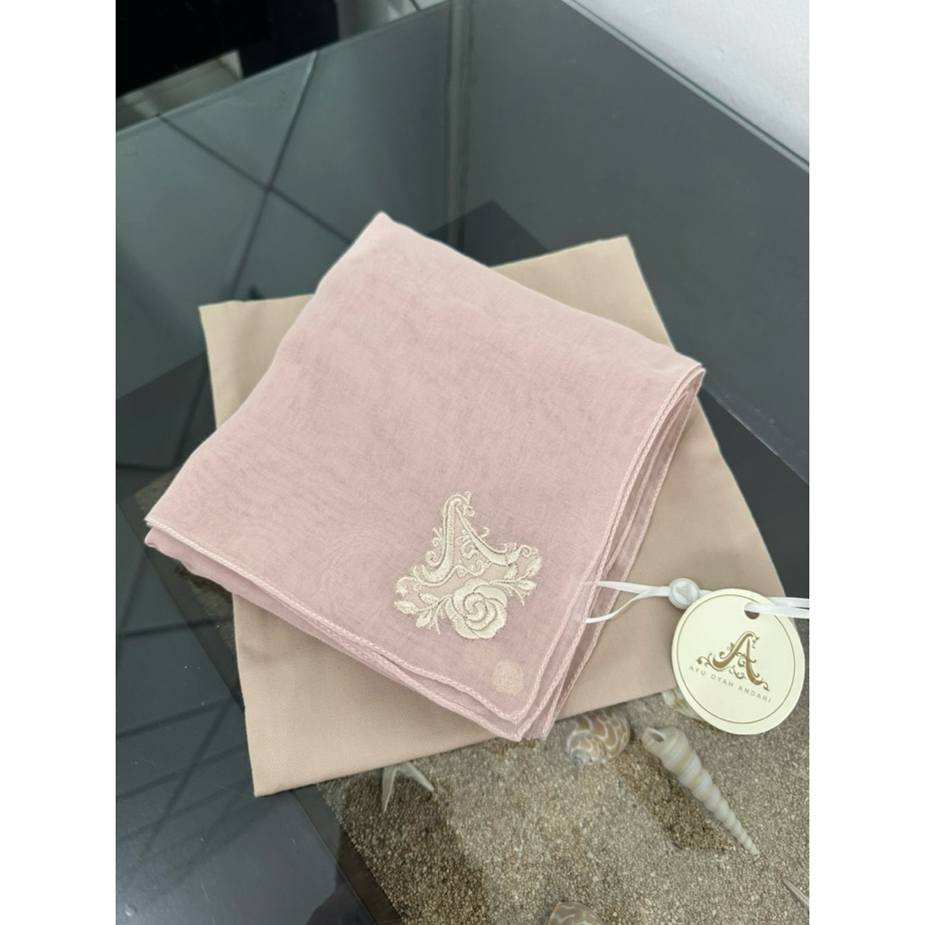 AYU DYAH ANDARI - Roselle Signature Plain Scarf