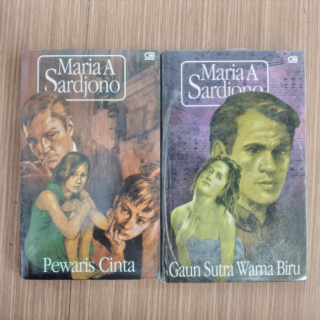 Novel Maria A Sardjono pewaris cinta  gaun sutra warna biru novel lawas novel langka novel remaja