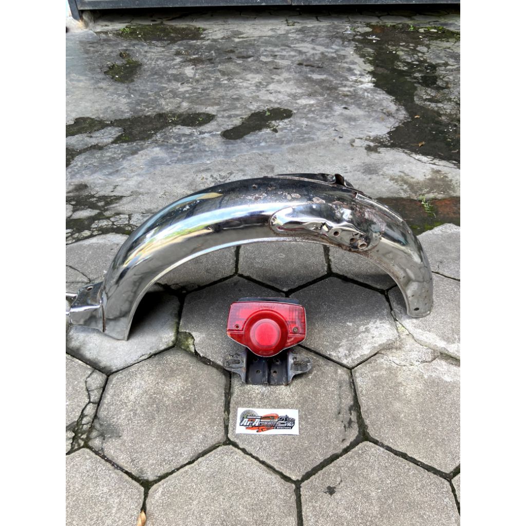 SLEBOR BELAKANG CB100 ORIGINAL SET STOPLAM