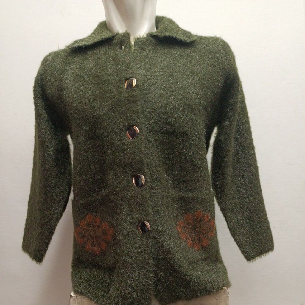 Sweater rajut bulu wanita