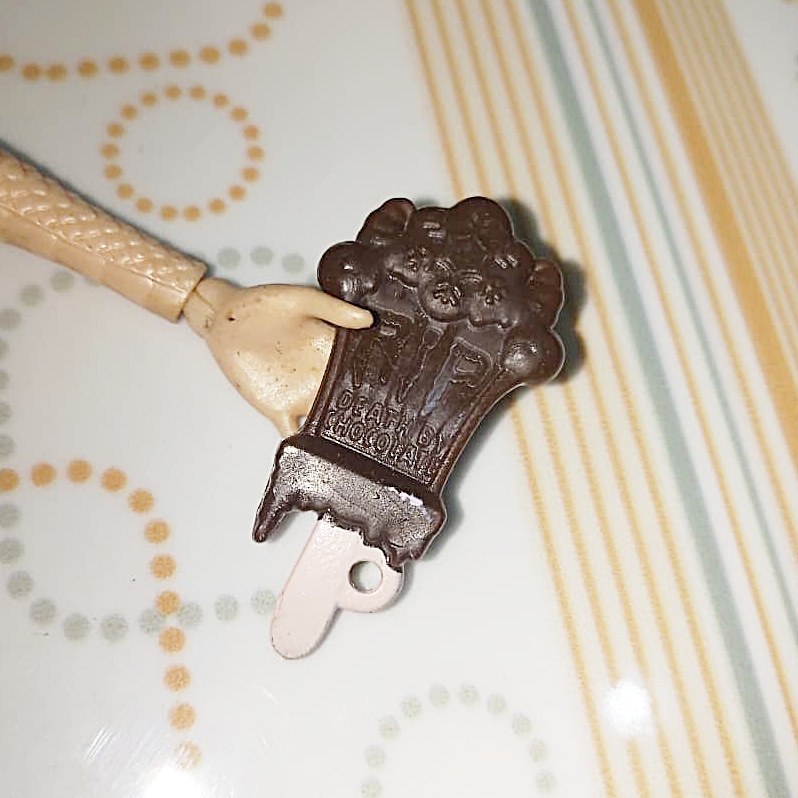 Aksesoris Boneka Monster High G3 Abbey Bominable Doll Makanan Coklat