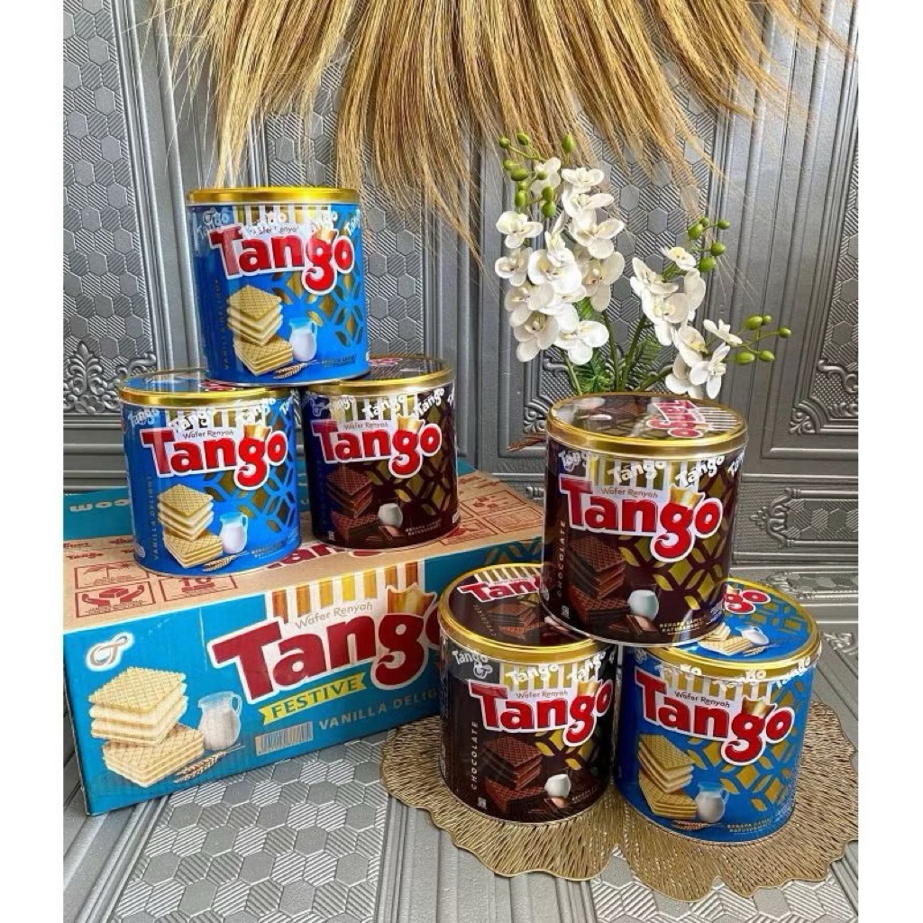 ( Karton ) Tango Wafer Kaleng Festive 1 Dus 6 kaleng
