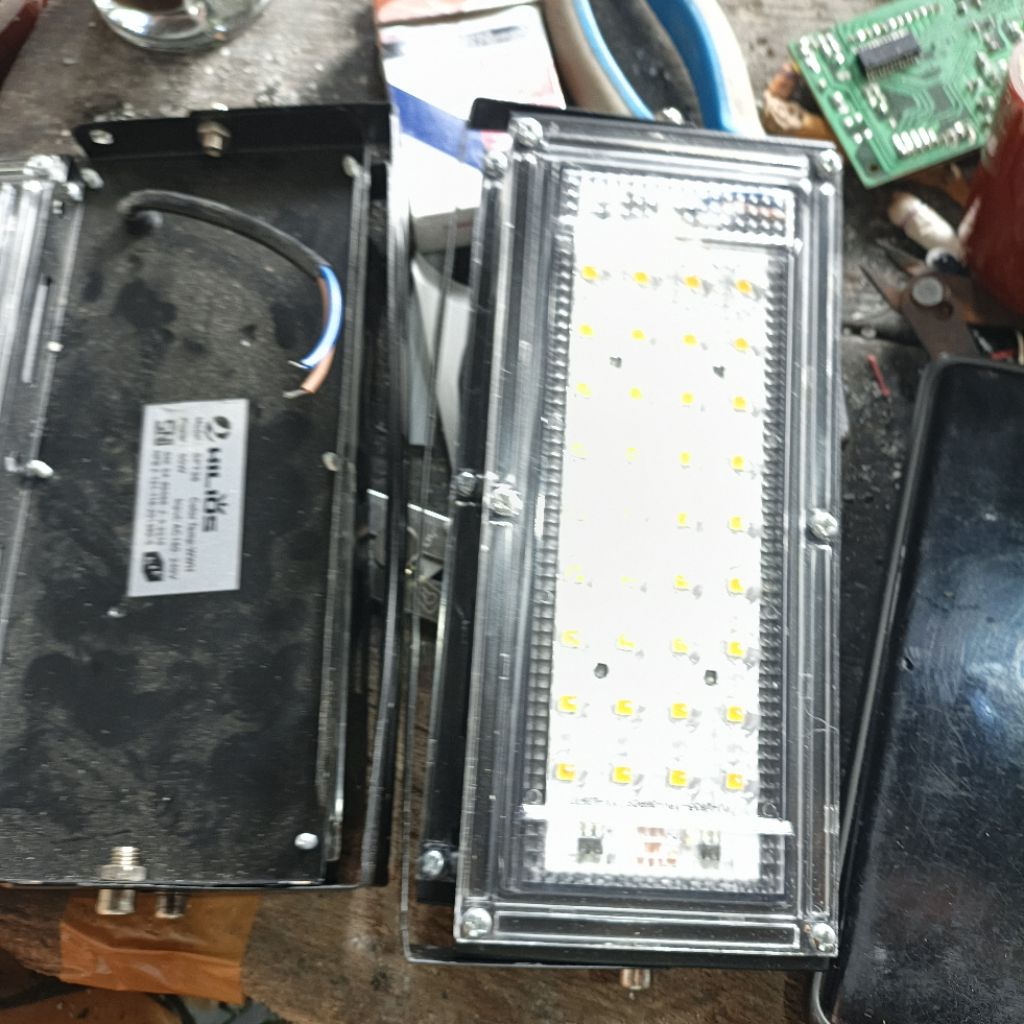 lampu sorot 50 Watt baru rusak rejeck toko perkilo