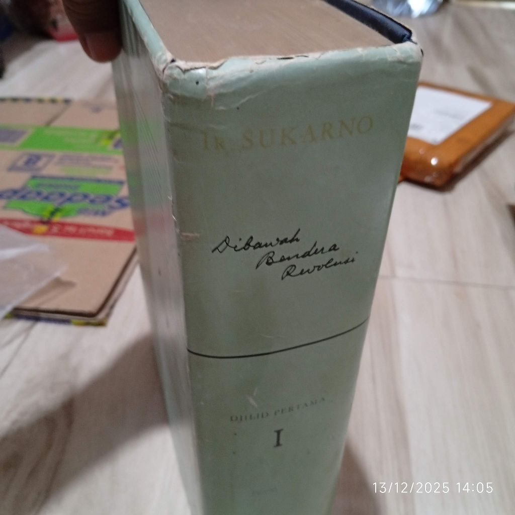 BUKU DI BAWAH BENDERA REVOLUSI JILID 1 CETAKAN 4 TAHUN 1965