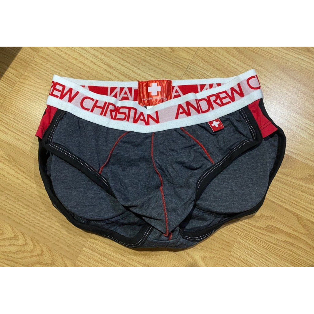 andrew christian busa belakang