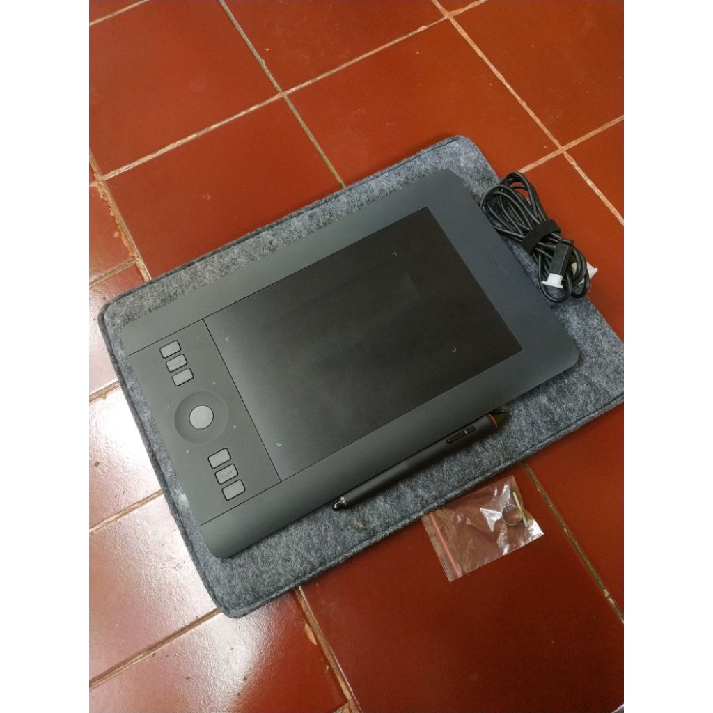 Wacom intuos pro touch PTH451 PTH 451 second medium pentab profesional wireless bukan Pen display CT