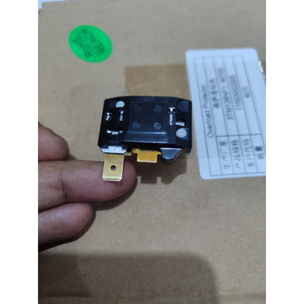 OVERLOAD KULKAS  SHOWCASE Polytron 2PINTU soket kiri