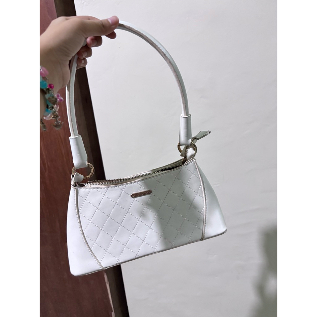 preloved HONYAN shoulder bag vvgc