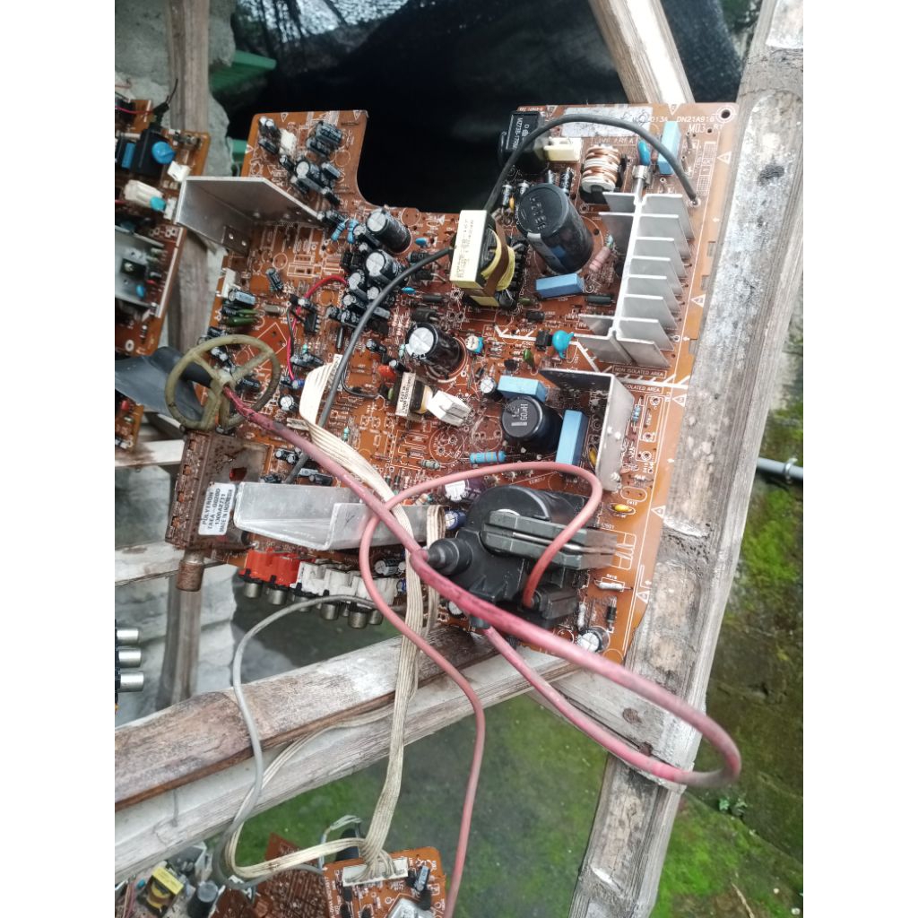 mesin tv Polytron slim 21"(blm cek mati)model u copotan