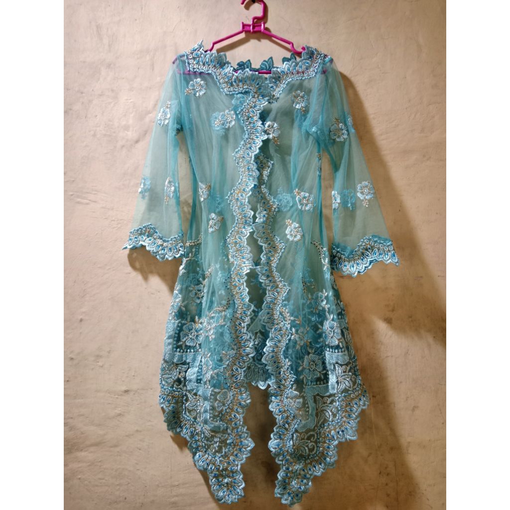 Preloved kebaya biru muda agak silver kombi bordir mewah hias payet cantik ukuran M