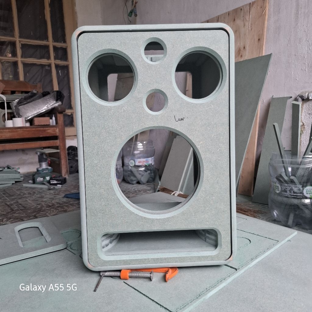CUSTOM BOX SPEAKER BERDIRI SUB 6,5 INCH / 8 INCH , MID 4 INCH HMR 12MM LENGKUNG