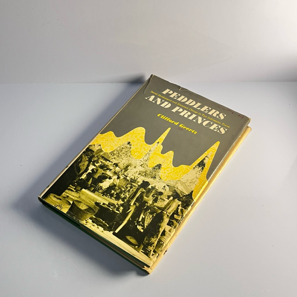 [Original, English] Peddlers and Princes: Social Change and Economic Modernization in Two Indonesian