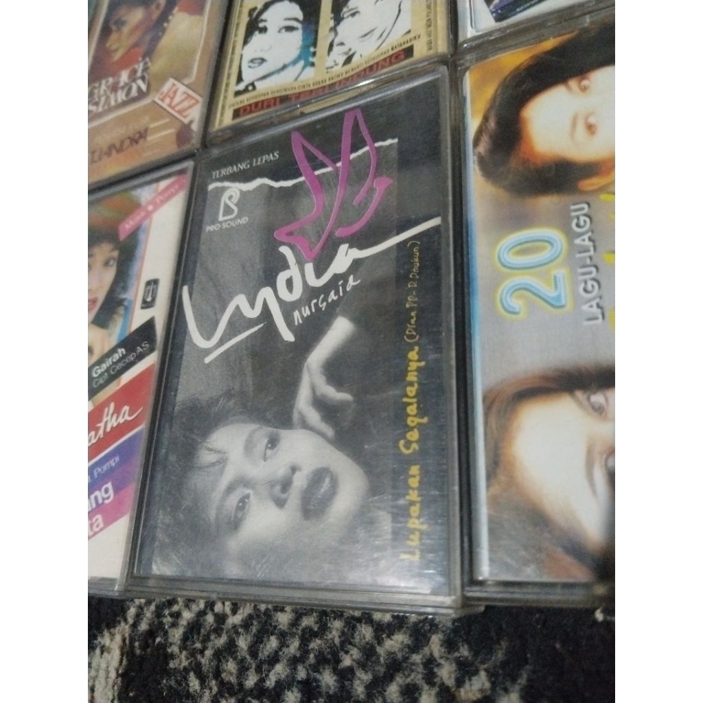 kaset pita lydia nursaid / terbang lepas
