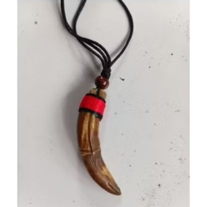 kalung taring harimau replika aksesories