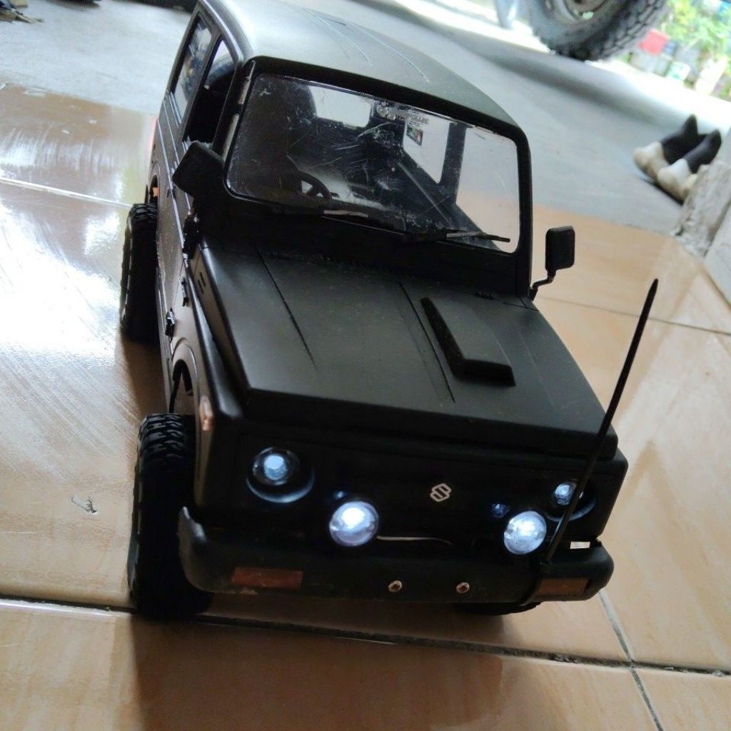 Mainan mobil Remote Jimny RTR RGT 136161