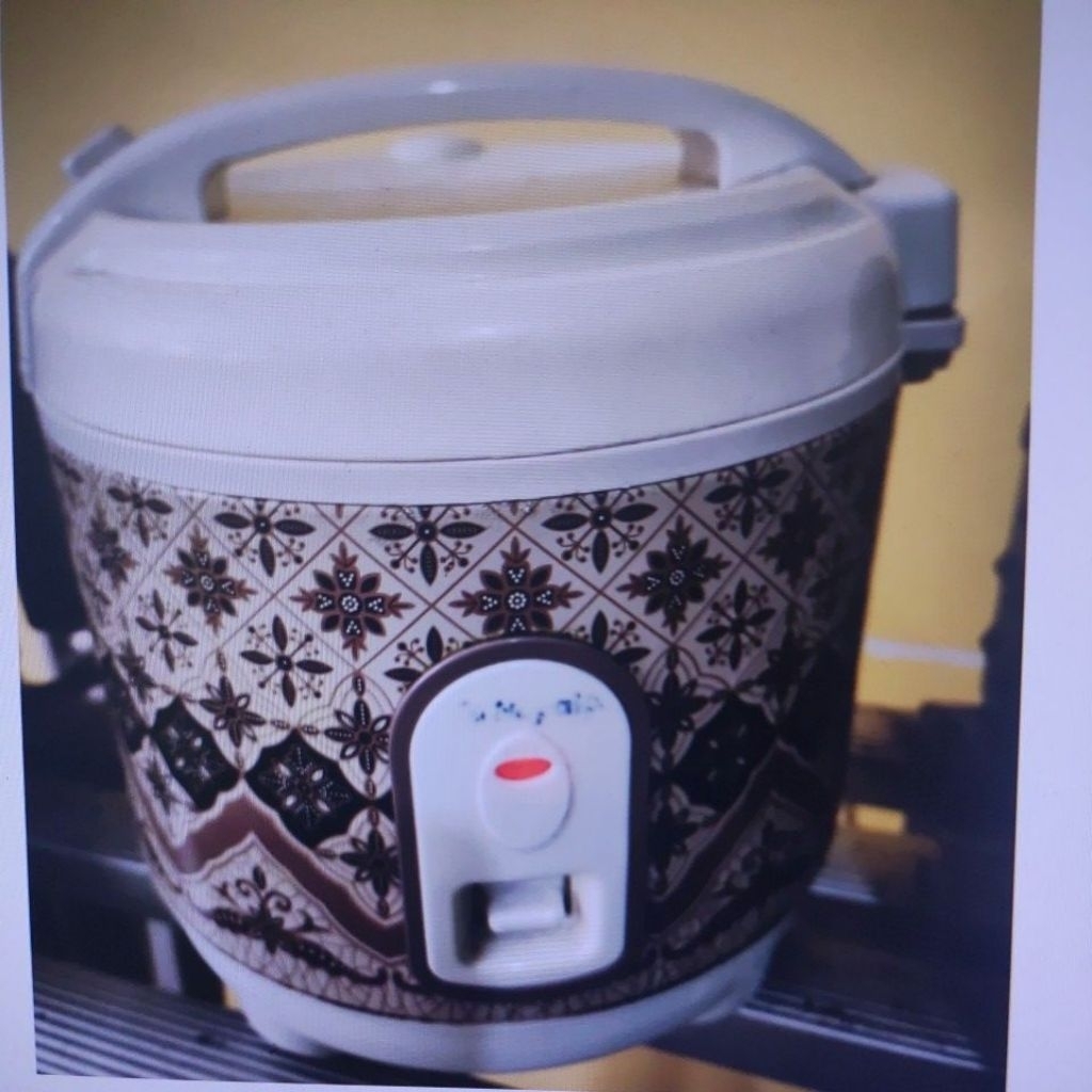 Preloved Rice Cooker Miyako 0.6 L