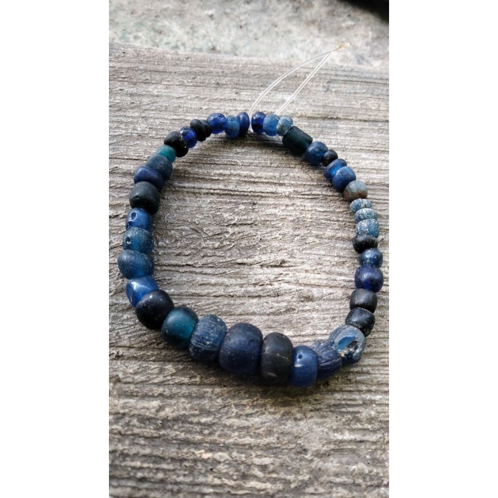 benda kuno antik manik kuno temuan biru segelang