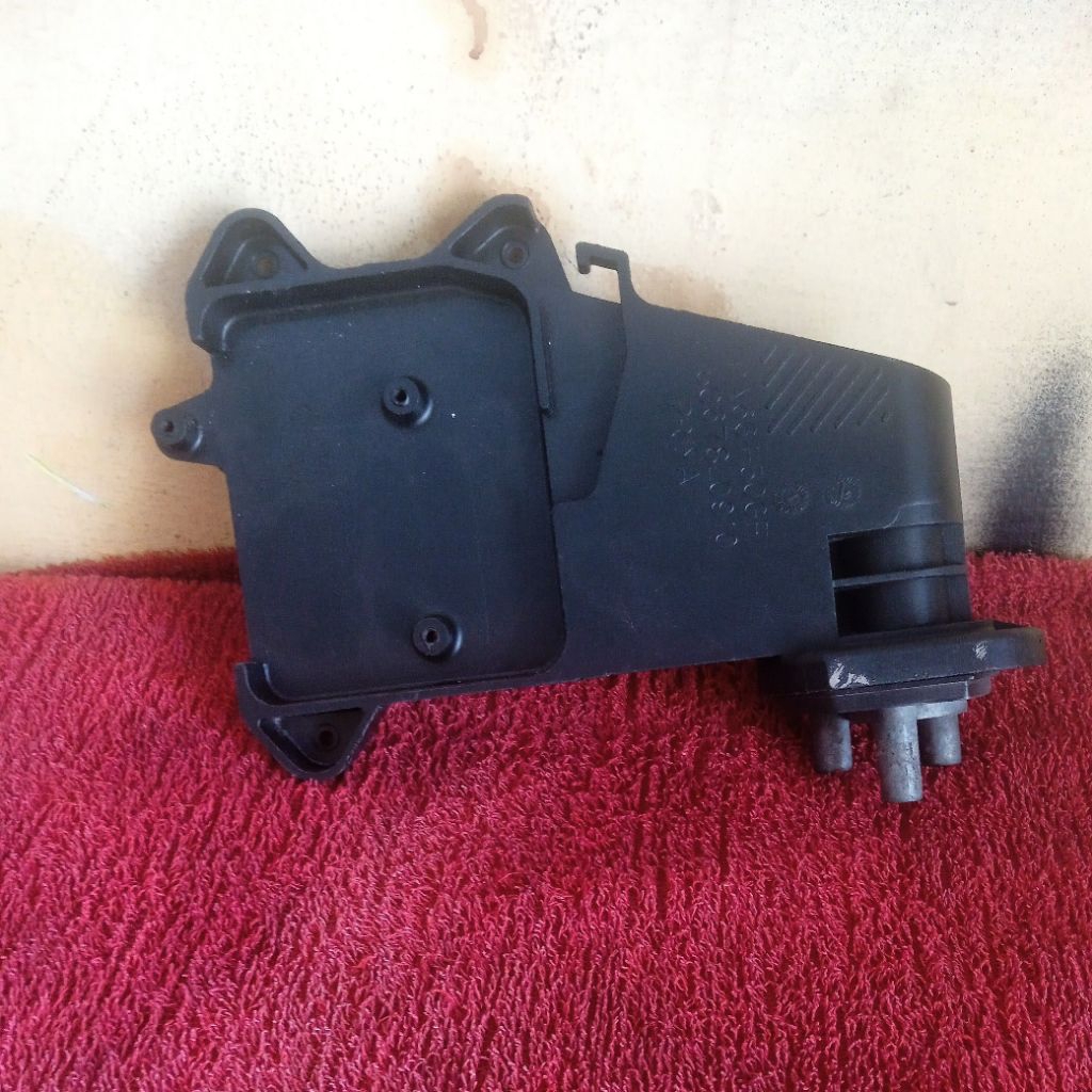 breket engsel spion Isuzu panther touring green touring 2008-2010-2012-2014 bagian sisi kiri origina