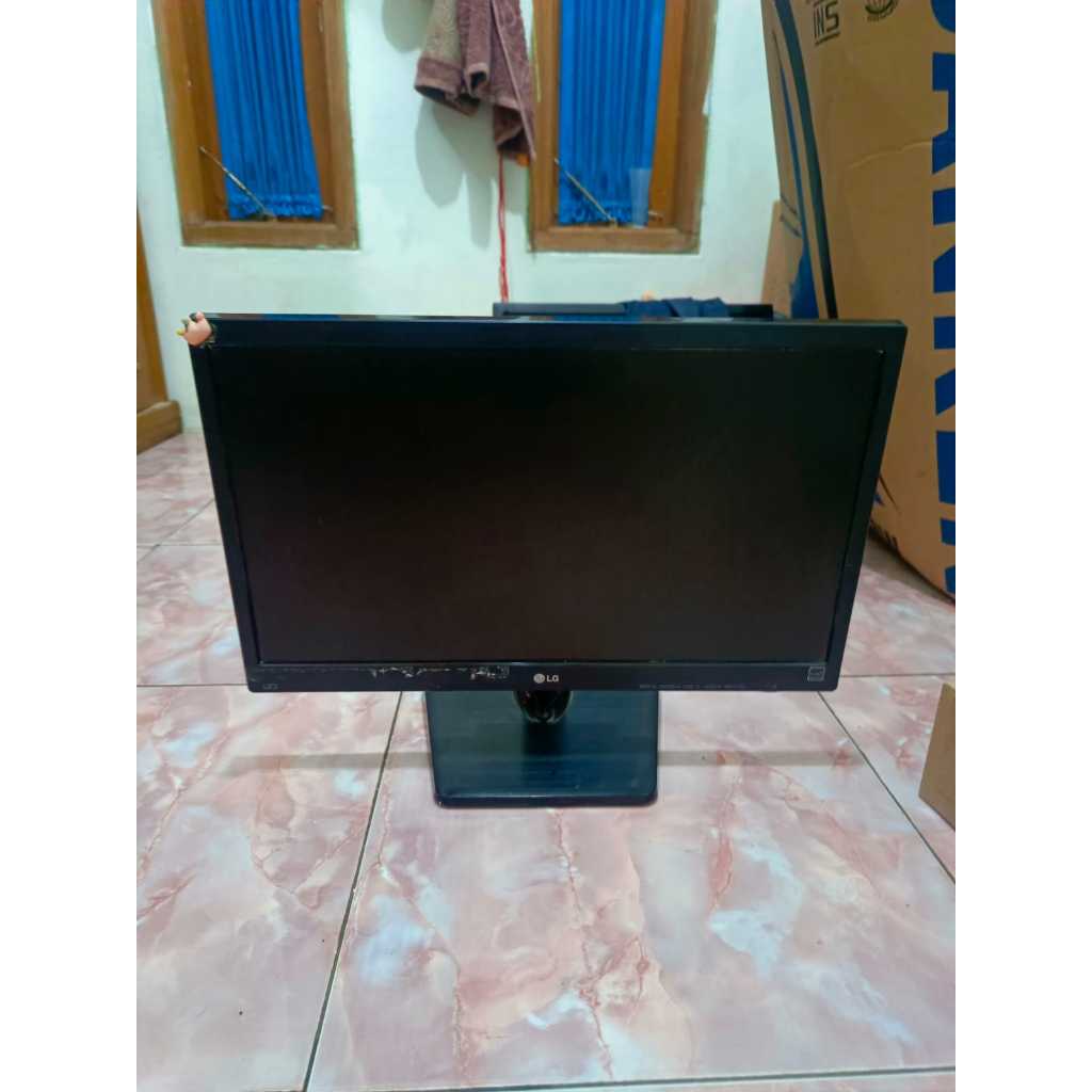 LED MONITOR LG 19inc Kondisi layar pecah
