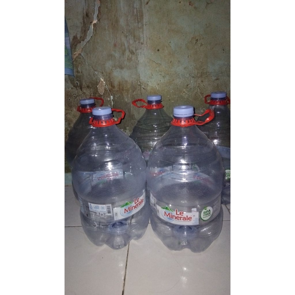 Galon Le Mineral kosong
