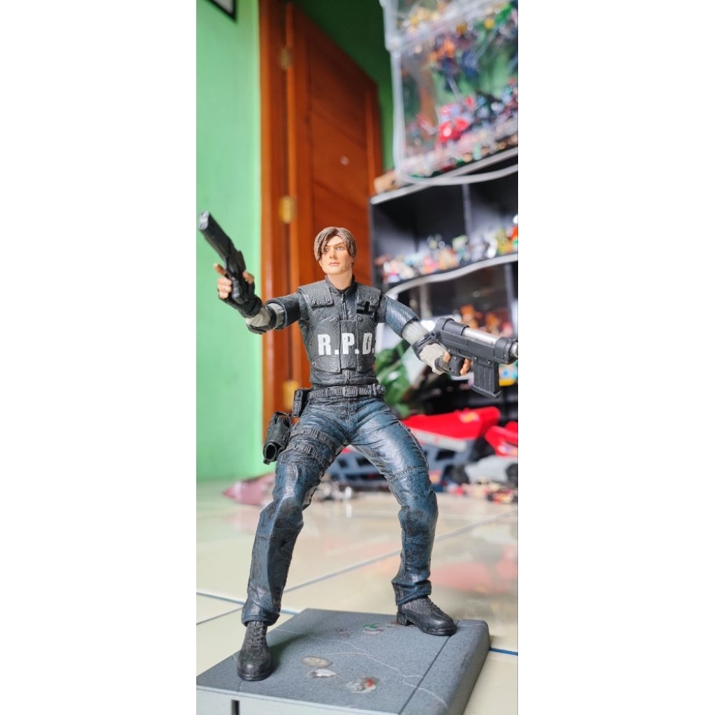 Resident Evil 4 NECA Figure Leon S. Kennedy [RCPD] RARE