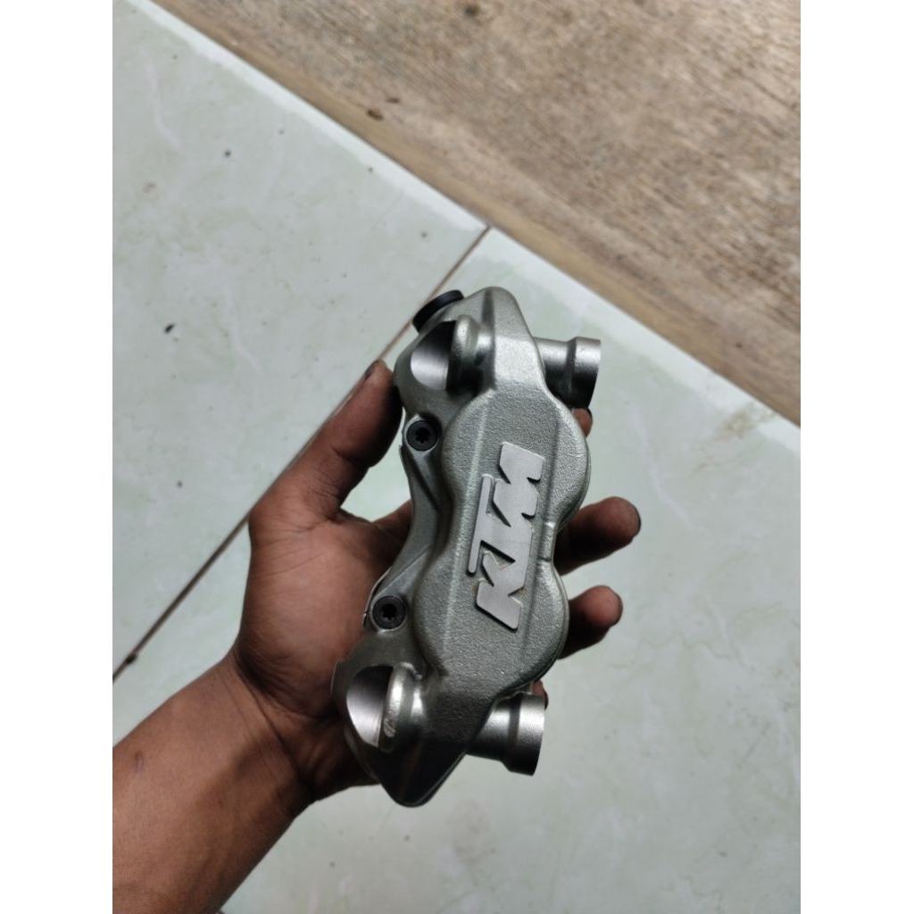 kaliper ktm duke kanan