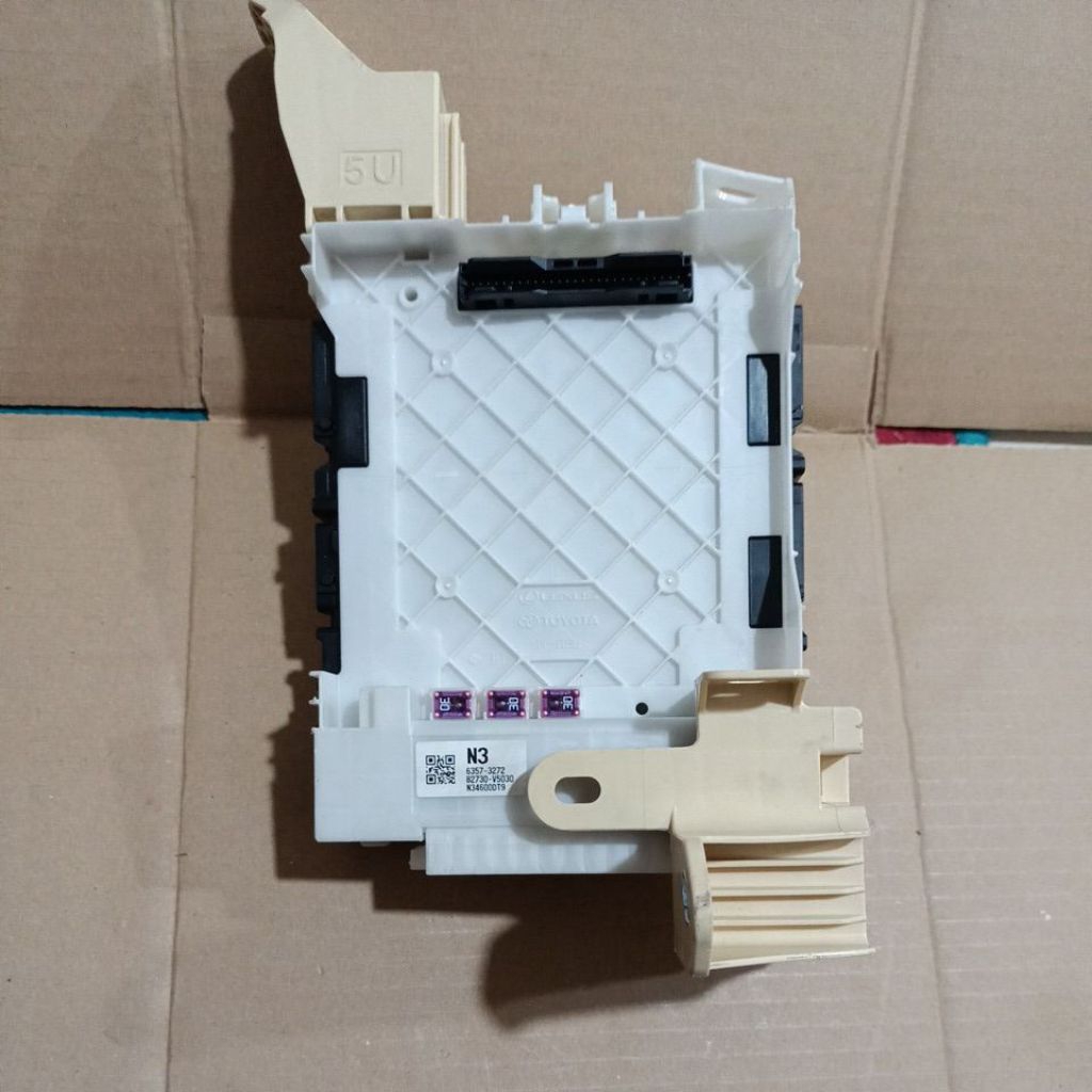 BOX SEKRING DASBOARD INNOVA ZENIX COMPUTER MULTIPLEX NETWORK 82730-V5030 BLOCK ASSY JUNCTION TOYOTA 