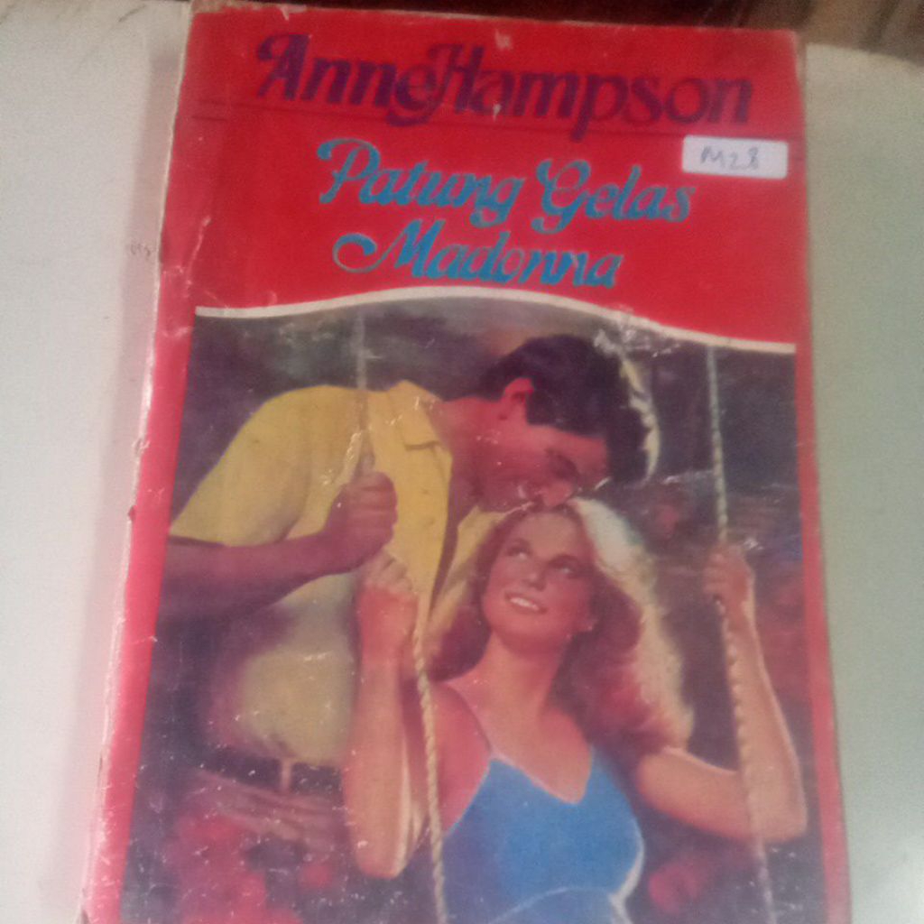 novel ANNE HAMPSON M28