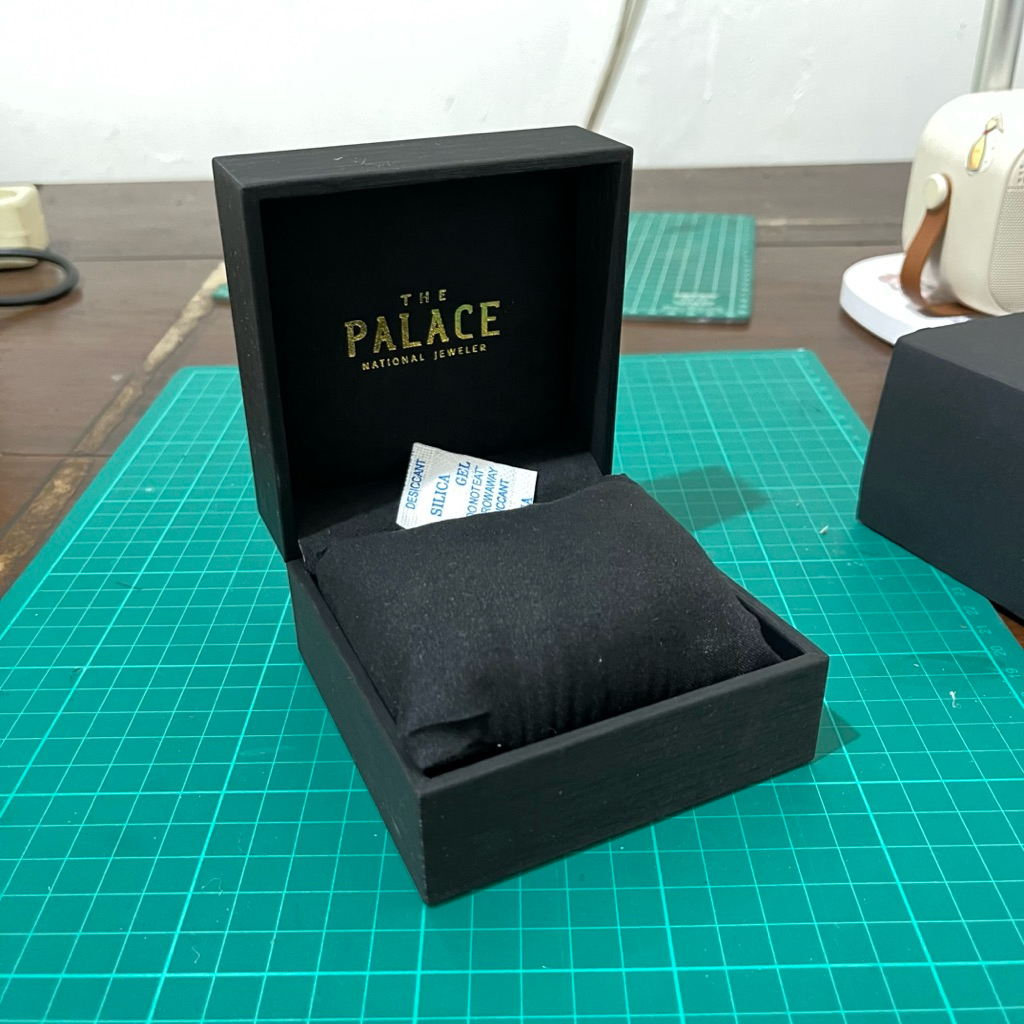 Preloved tempat gelang the Palace original