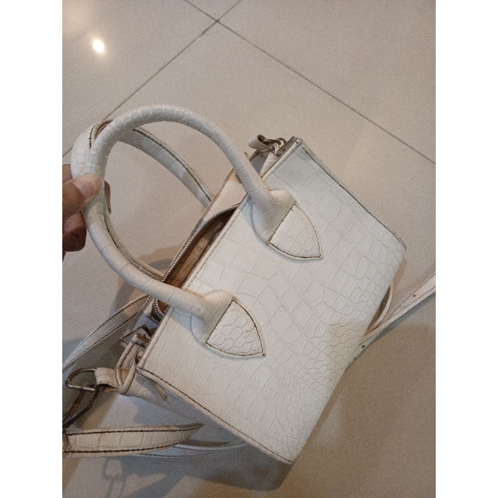 sling bag white preloved