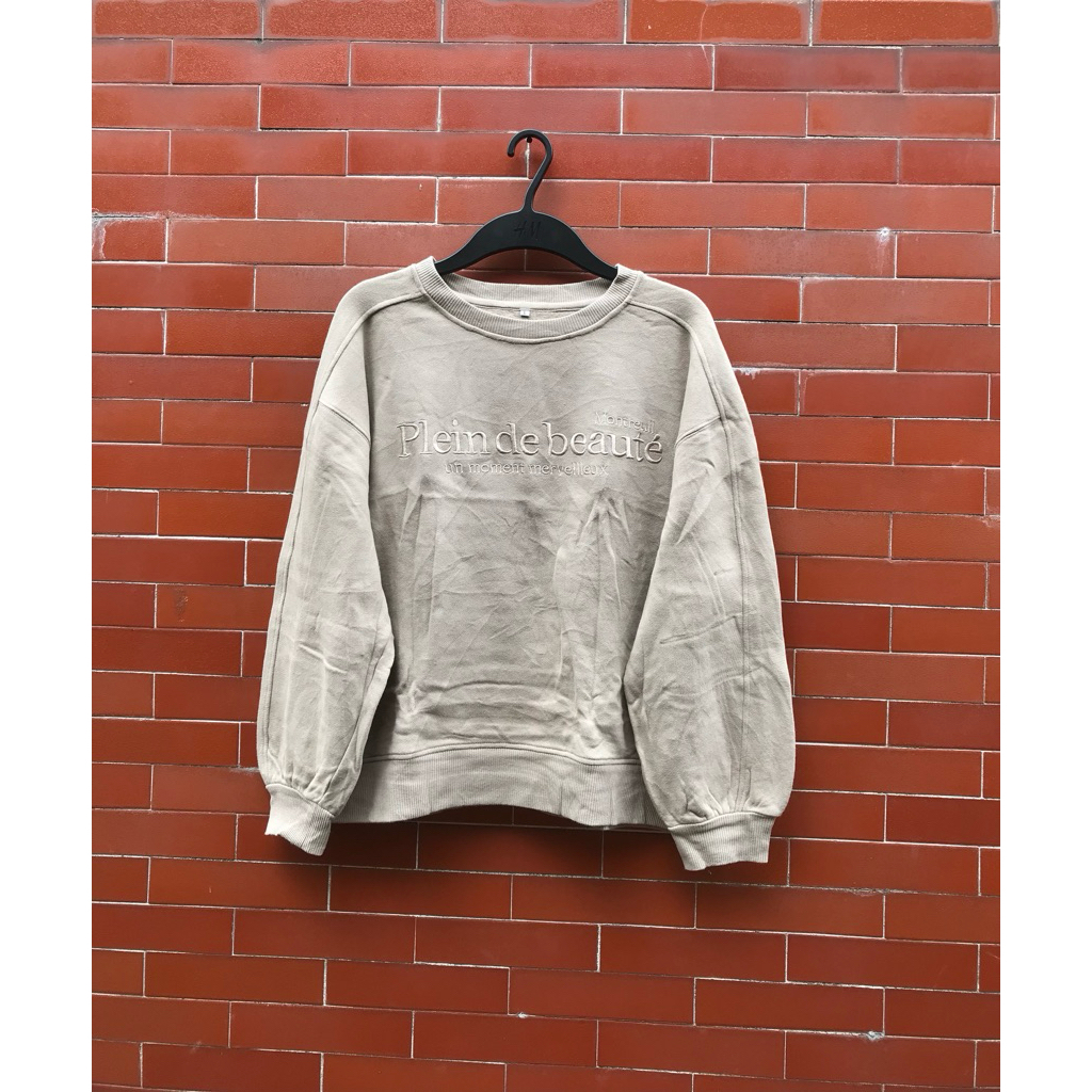 crewneck gemoy lengan balon sweater