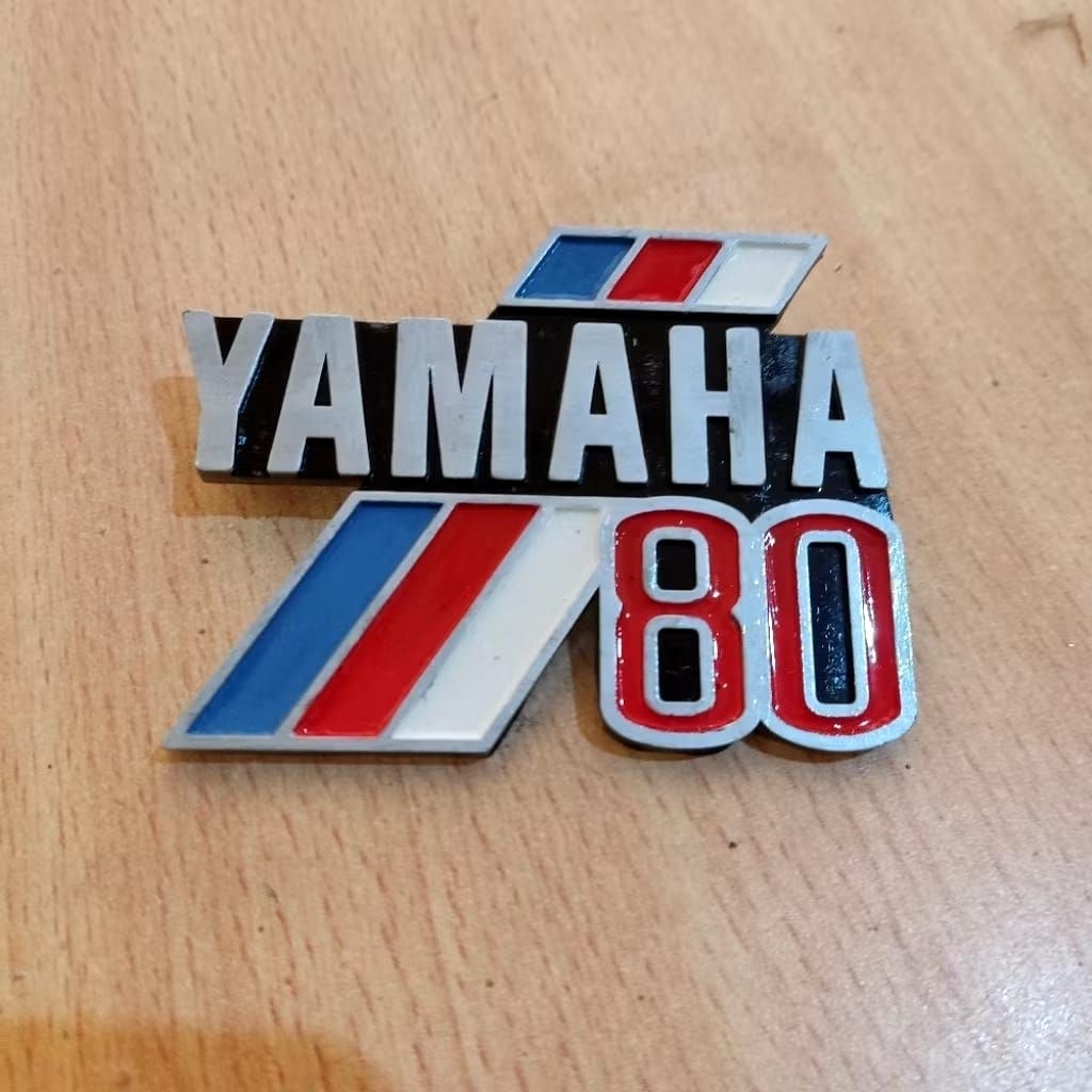 Logo Emblem sayap dek tengah Yamaha V80 CDI