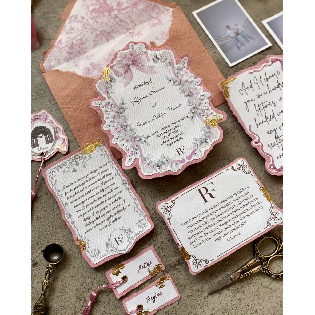 Set Undangan Pernikahan pink dengan Warna Elegan dan Desain Personalisasi