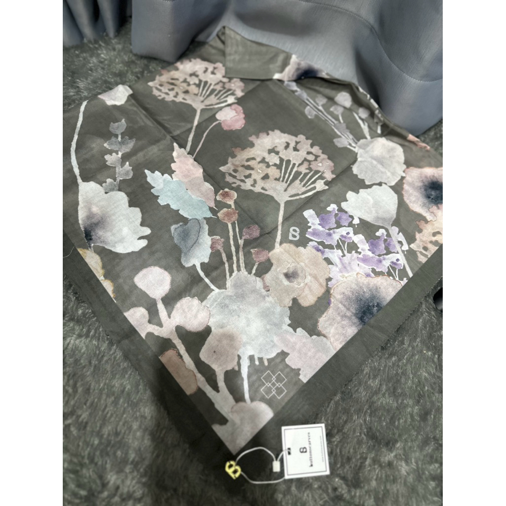 Buttonscarves New as is Voal square Asoka in Granit