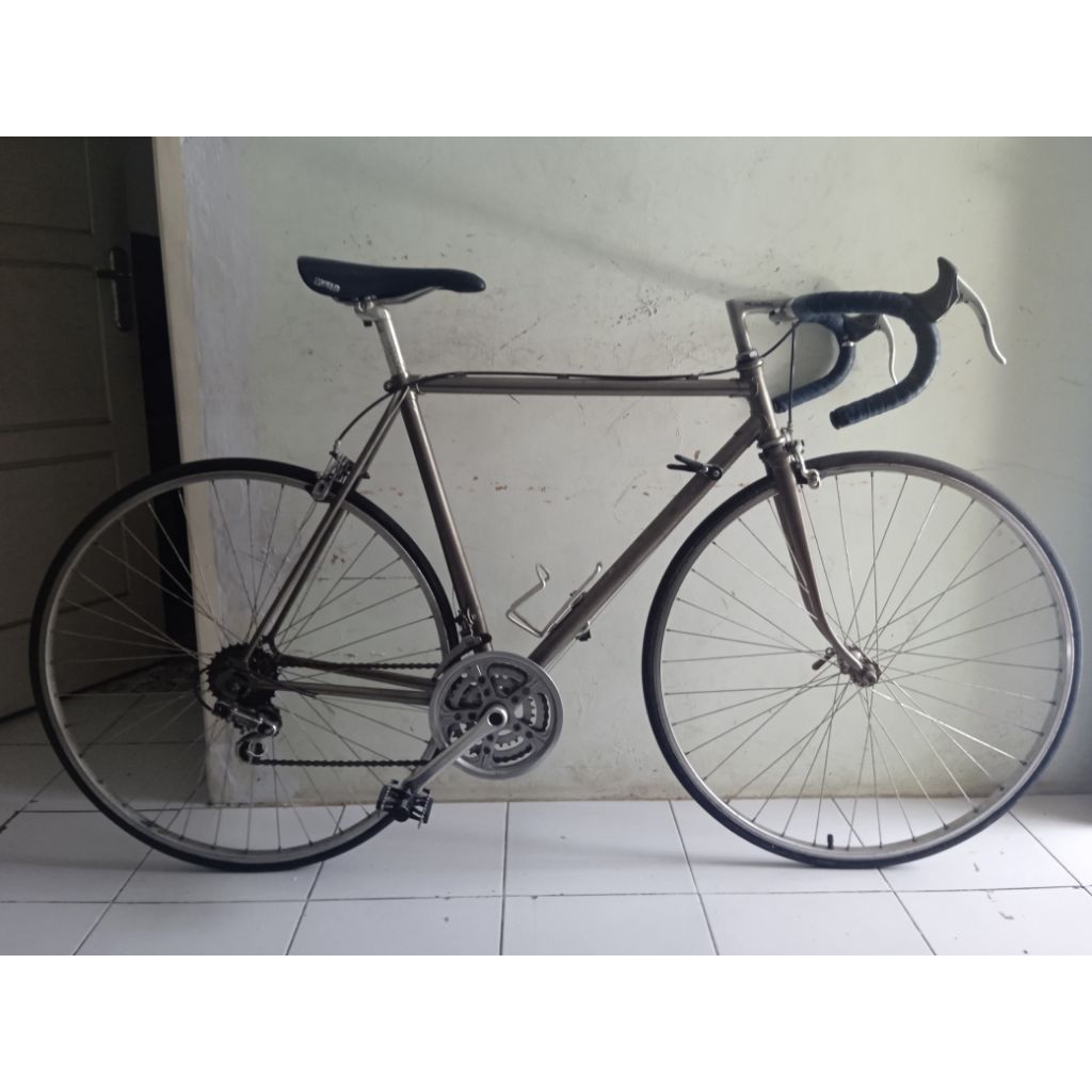 Sepeda balap Raleigh Pulsar roda 700c