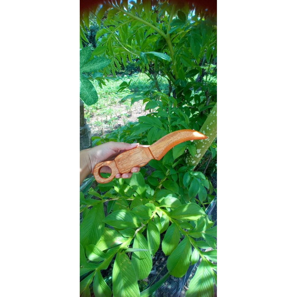 KERAMBIT IPSI KERAMBIT MAINAN KERAMBIT KAYU PLITUR KERAMBIT PERAGA MAINAN KAYU ANAK KERAMBIT