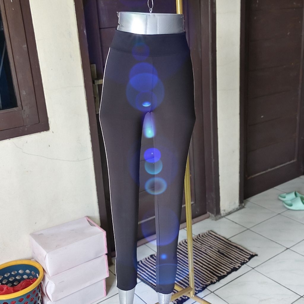 UNIQLO KIDS AIRism Legging Hitam Stripe Putih Size 160 UV Protection