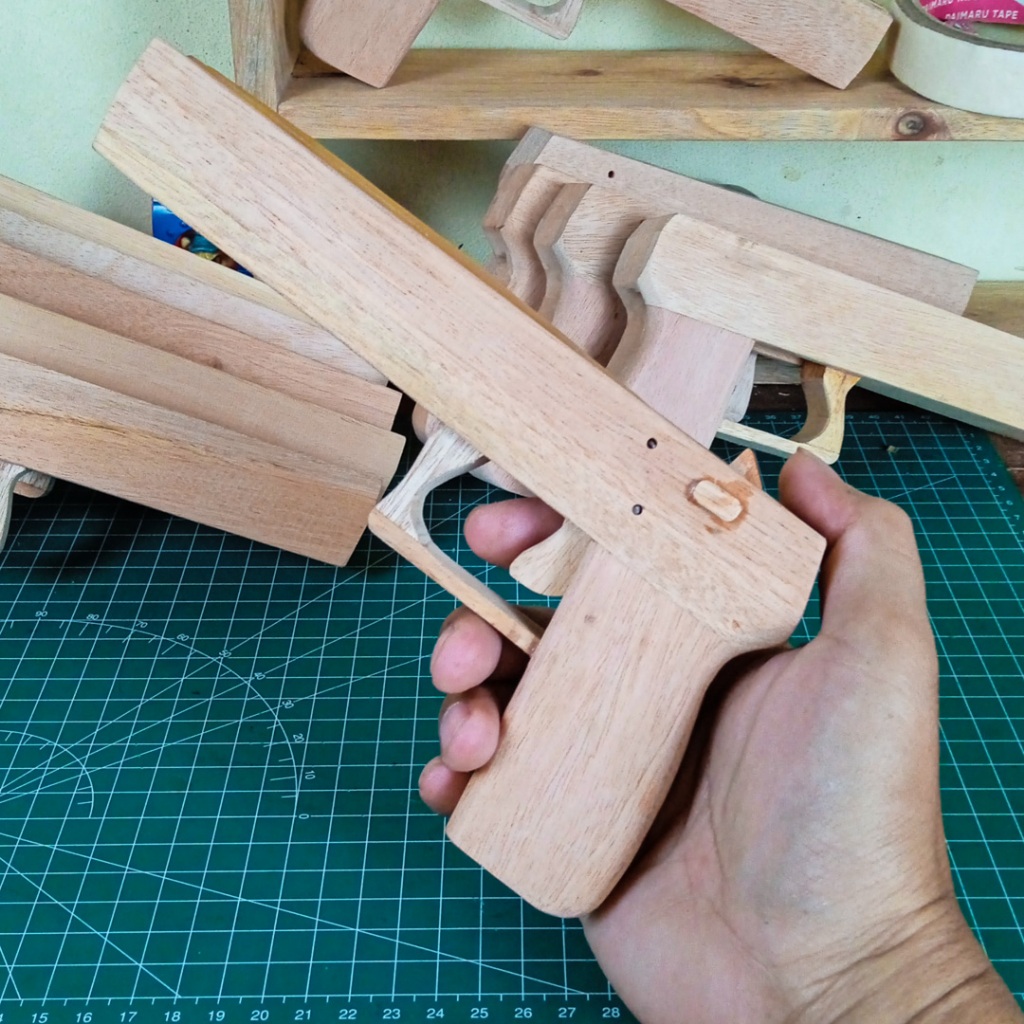 Mainan Pistol Kayu Model Desert Eagle - Tembakan Kayu Peluru Karet Gelang - Pletokan Karet Gelang